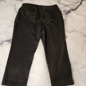 Black Cropped Capris with Classic Design
